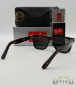 Lunettes de soleil Ray-Ban Original Wayfarer RB2140 avec monture en acétate écaille de tortue et verres verts, présentées avec leur étui noir - Optical Gallery.