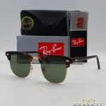 Lunettes de soleil Ray-Ban Clubmaster RB3016 monture écaille de tortue et métal doré avec verres verts G-15, étui et boîte d'origine.