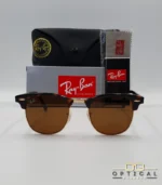 Lunettes de soleil Ray-Ban Clubmaster RB3016 monture écaille de tortue et métal doré avec verres marrons, étui et boîte d'origine.