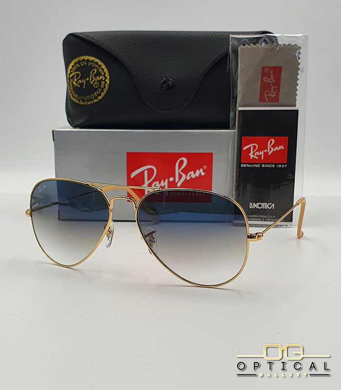 Lunettes de soleil Ray-Ban Aviator RB3025 - Doré / Bleu Dégradé Lunettes de soleil Ray-Ban Aviator RB3025 monture métallique dorée avec verres dégradés bleus, étui et boîte d'origine.