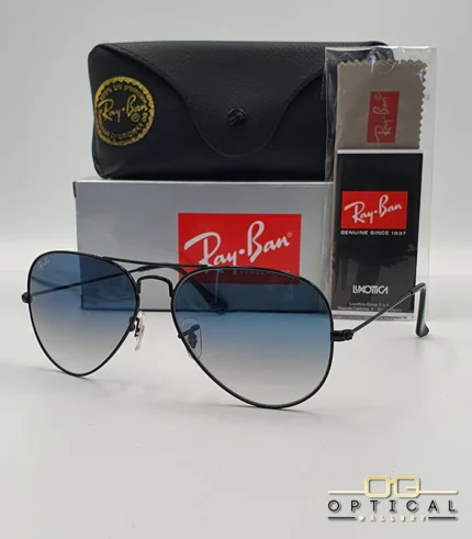 Lunettes de soleil Ray-Ban Aviator RB3025 monture métallique noire avec verres dégradés bleus, étui et boîte d'origine.