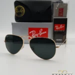 Lunettes de soleil Ray-Ban Aviator RB3025 monture métallique dorée avec verres noirs, étui et boîte d'origine.