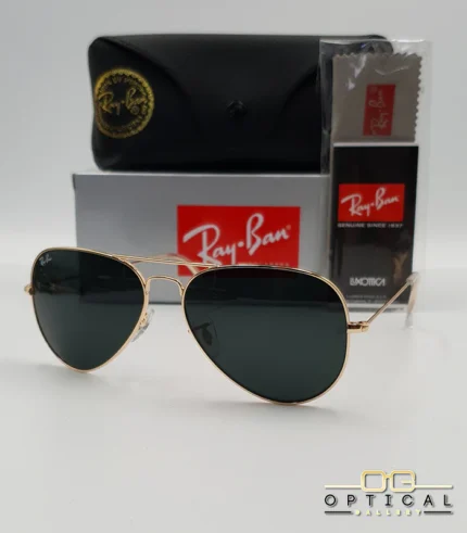 Lunettes de soleil Ray-Ban Aviator RB3025 monture métallique dorée avec verres noirs, étui et boîte d'origine.