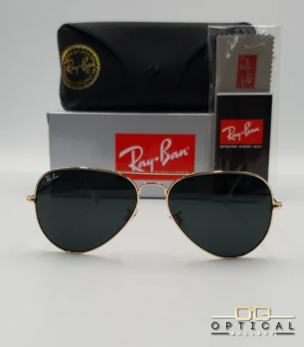 Lunettes de soleil Ray-Ban Aviator RB3025 monture métallique dorée avec verres noirs, étui et boîte d'origine.