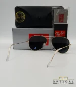 Lunettes de soleil Ray-Ban Aviator RB3025 monture métallique dorée avec verres noirs, étui et boîte d'origine.