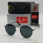 Lunettes de soleil Ray-Ban Round Metal RB3447 monture métallique noire mate avec verres noirs, étui et boîte d'origine.