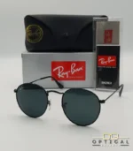 Lunettes de soleil Ray-Ban Round Metal RB3447 monture métallique noire mate avec verres noirs, étui et boîte d'origine.