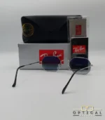 Lunettes de soleil Ray-Ban Octagonal RB3556 argentées avec verres dégradés gris, étui noir, boîte grise et accessoires.