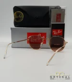Lunettes de soleil Ray-Ban Jack RB3565 dorées avec verres roses marrons clairs, étui noir, boîte grise et livret de garantie chez Optical Gallery.