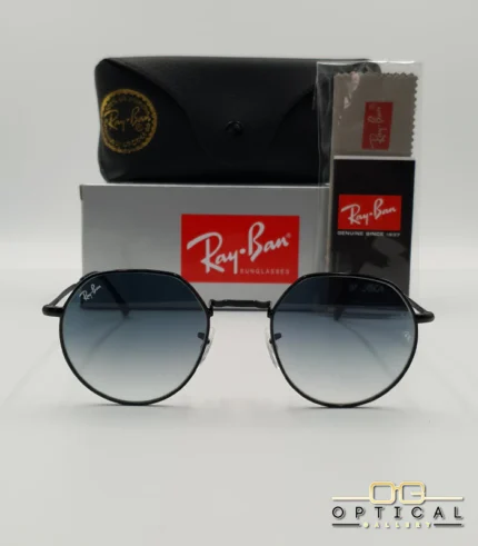 Lunettes de soleil Ray-Ban Jack RB3565 noires avec verres dégradés bleus gris, étui noir, boîte grise et livret de garantie chez Optical Gallery.