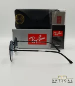 Lunettes de soleil Ray-Ban Jack RB3565 noires avec verres dégradés bleus gris, étui noir, boîte grise et livret de garantie chez Optical Gallery.