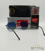 Lunettes de soleil Ray-Ban Jack RB3565 noires avec verres dégradés bleus gris, étui noir, boîte grise et livret de garantie chez Optical Gallery.