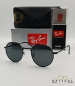 Lunettes de soleil Ray-Ban Jack RB3565 noires avec verres noirs, étui noir, boîte grise et livret de garantie chez Optical Gallery.