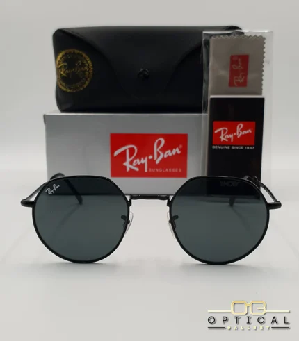 Lunettes de soleil Ray-Ban Jack RB3565 noires avec verres noirs, étui noir, boîte grise et livret de garantie chez Optical Gallery.