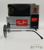 Lunettes de soleil Ray-Ban Jack RB3565 noires avec verres noirs, étui noir, boîte grise et livret de garantie chez Optical Gallery.