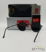 Lunettes de soleil Ray-Ban Jack RB3565 noires avec verres noirs, étui noir, boîte grise et livret de garantie chez Optical Gallery.