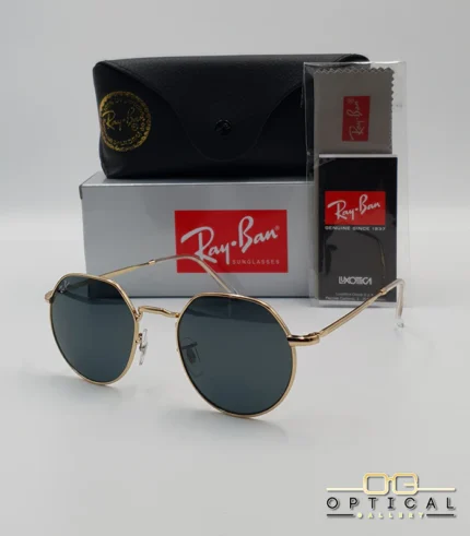 Lunettes de soleil Ray-Ban Jack RB3565 dorées avec verres noirs, étui noir, boîte grise et livret de garantie chez Optical Gallery.