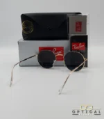 Lunettes de soleil Ray-Ban Jack RB3565 dorées avec verres noirs, étui noir, boîte grise et livret de garantie chez Optical Gallery.