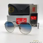Lunettes de soleil Ray-Ban Jack RB3565 argentées avec verres dégradés bleus gris, étui noir, boîte grise et livret de garantie chez Optical Gallery.