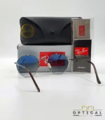 Lunettes de soleil Ray-Ban Jack RB3565 argentées avec verres dégradés bleus gris, étui noir, boîte grise et livret de garantie chez Optical Gallery.