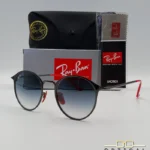 Lunettes de soleil Ray-Ban Scuderia Ferrari RB3602M gris anthracite métallique avec verres dégradés bleus, étui noir, boîte grise et livret de garantie chez Optical Gallery.