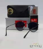 Lunettes de soleil Ray-Ban Round Double Bridge RB3647N noires avec cerclages en acétate noir et verres dégradés bleus gris, étui noir, boîte grise et livret de garantie chez Optical Gallery.