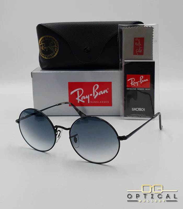 Voici les métadonnées entièrement optimisées pour cette nouvelle fiche produit de votre catalogue Ray-Ban (ray-ban-oval-rb1970-argent-lunettes-de-soleil-7.webp). Ce visuel présente une magnifique variante sombre et métallisée avec des verres dégradés, idéale pour enrichir votre catalogue. Paramètres de l'image : ray-ban-oval-rb1970-argent-lunettes-de-soleil-7.webp (Photo Produit Catalogue / Lunettes de Soleil Ray-Ban) Texte alternatif : Lunettes de soleil rondes Ray-Ban RB1970 avec monture en métal noir ou argent foncé et verres dégradés bleus, présentées avec l'étui officiel et le logo Optical Gallery.