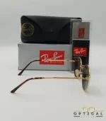 Lunettes de soleil Ray-Ban Julie RB3772 dorées avec verres verts G-15, étui noir, boîte grise et livret de garantie chez Optical Gallery.