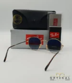 Lunettes de soleil Ray-Ban Julie RB3772 dorées avec verres dégradés bleus gris, étui noir, boîte grise et livret de garantie chez Optical Gallery.