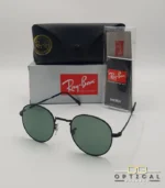 Lunettes de soleil Ray-Ban Round Metal RB3447 noires avec verres verts G-15, étui noir, boîte grise et livret de garantie chez Optical Gallery.