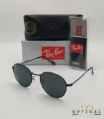 Lunettes de soleil Ray-Ban Julie RB3772 noires avec verres verts G-15, étui noir, boîte grise et livret de garantie chez Optical Gallery.