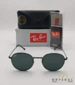 Lunettes de soleil Ray-Ban Julie RB3772 noires avec verres verts G-15, étui noir, boîte grise et livret de garantie chez Optical Gallery.