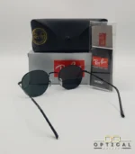 Lunettes de soleil Ray-Ban Julie RB3772 noires avec verres verts G-15, étui noir, boîte grise et livret de garantie chez Optical Gallery.
