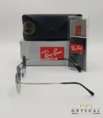 Lunettes de soleil Ray-Ban Julie RB3772 argentées avec verres dégradés bleus gris, étui noir, boîte grise et livret de garantie chez Optical Gallery.