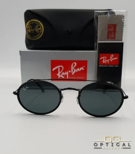 Lunettes de soleil Ray-Ban Round Double Bridge RB3847N noires avec cerclages en acétate noir et verres dégradés bleus gris, étui noir, boîte grise et livret de garantie chez Optical Gallery.